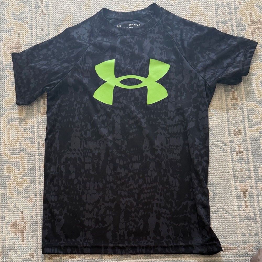 Under Armour Youth M Black and Green Shirt